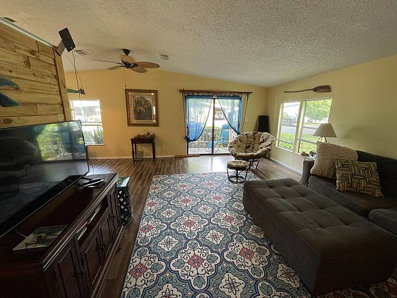 3rd image of 1221 La Paloma Dr
