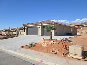 3rd image of 1417 E Sonoma Cortile