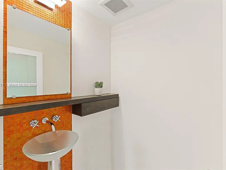 2442 Fisher Island Dr #5402 — Photo 16