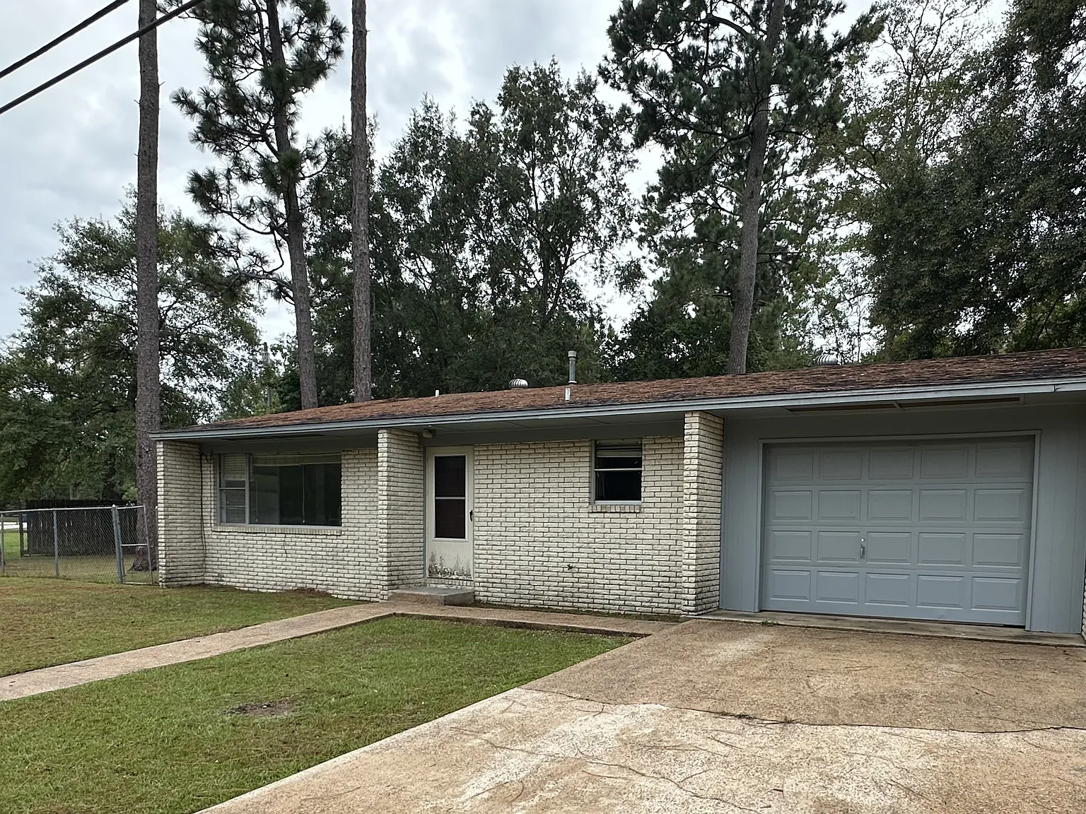 301 Pinewood - 1 — Photo 1