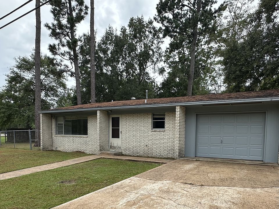 1st image of 301 Pinewood Dr