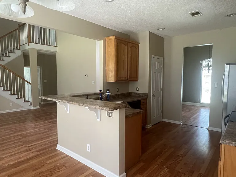 136 Joycliff Cir — Photo 9