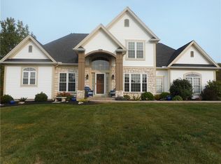 215 High Stone Cir, Pittsford, NY 14534