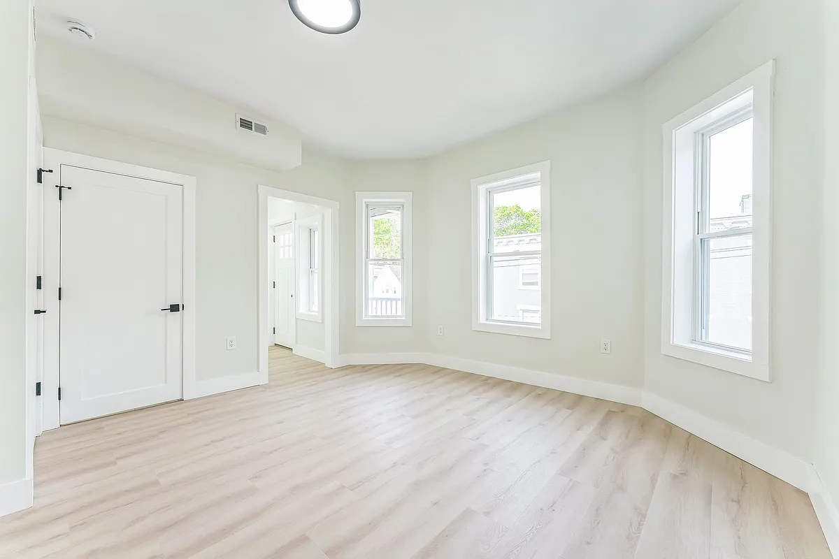 Building Photo - 47 Brackett St #2