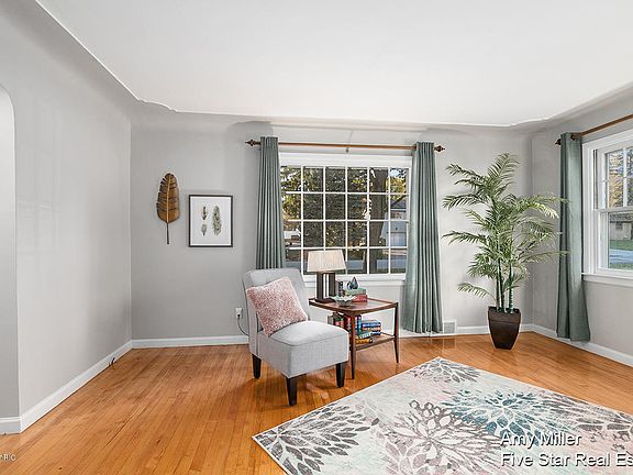 4th image of 630 Charlotte Ave NW
