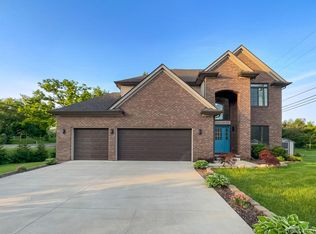 4490 Grass Lake Rd, White Lake, MI 48383