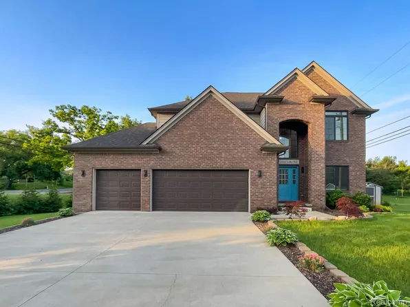 4490 Grass Lake Rd, White Lake, MI 48383