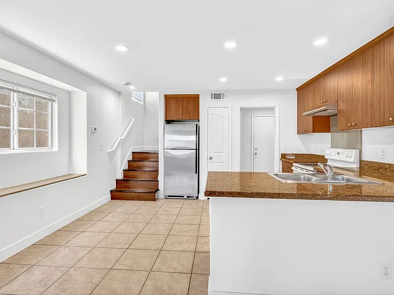 3037 Aloha Ave — Photo 10