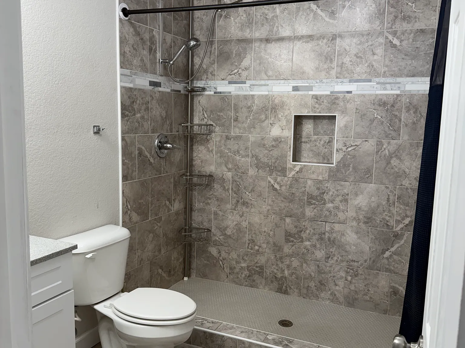 3 bed, 1400 sqft, $2,300 — Photo 4