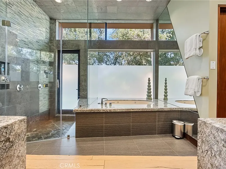 68 Royal Saint Georges Way — Photo 42