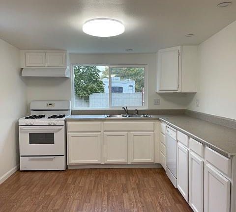 5th image of 32562 Avenue E