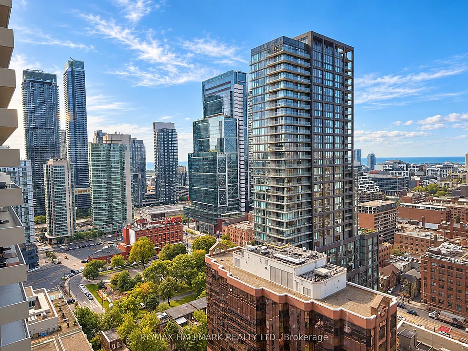 400 King St W #2616