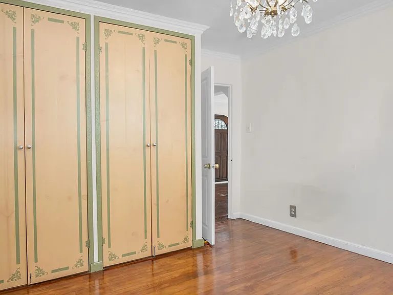 2620 Commodore St — Photo 8
