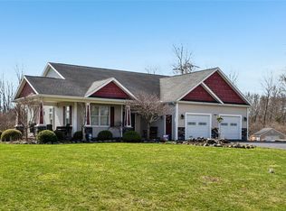 65 Edgewood Dr, Batavia, NY 14020