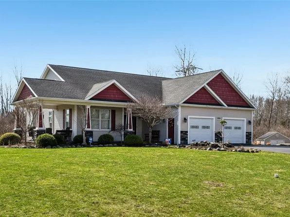 65 Edgewood Dr, Batavia, NY 14020