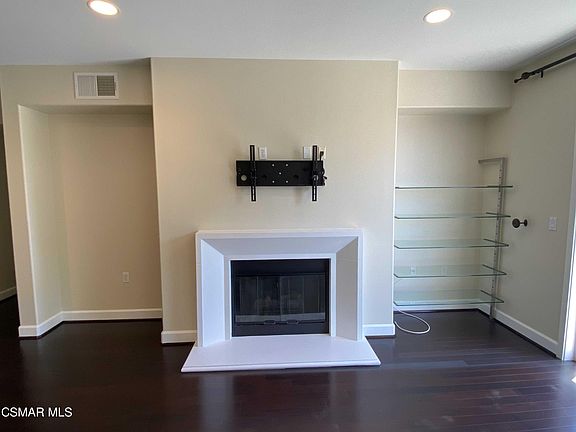 2nd image of 14412 Killion St Unit 209