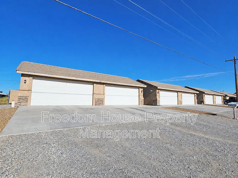 2 bed, 2.0 bath, 901 sqft, $1,141 — Photo 4