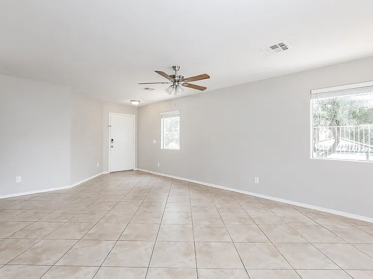 2224 S 83rd Ln — Photo 6