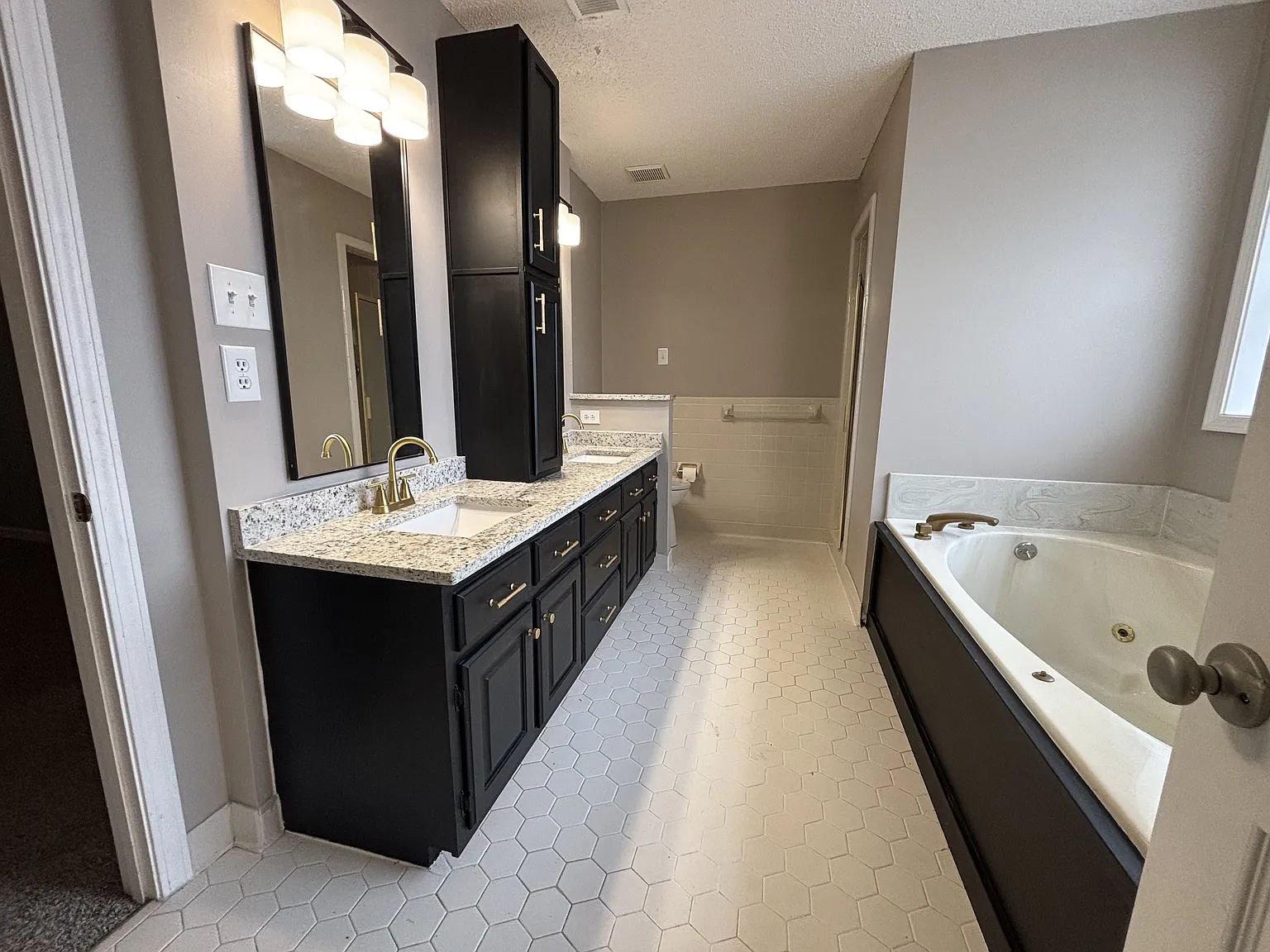 4 bed, 3306 sqft, $2,700 — Photo 3