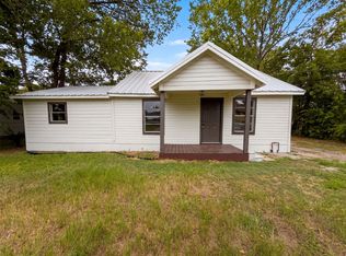 608 E Navasota St, Groesbeck, TX 76642