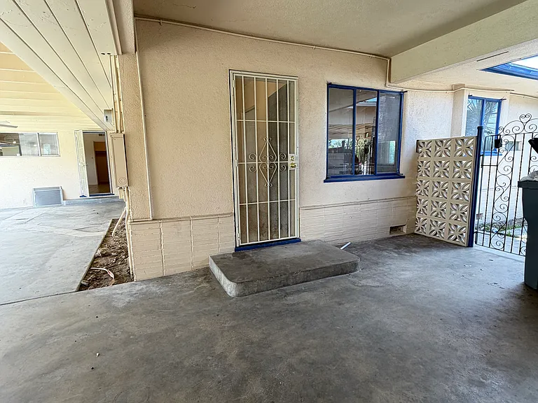 2038 E Ashlan Ave — Photo 33