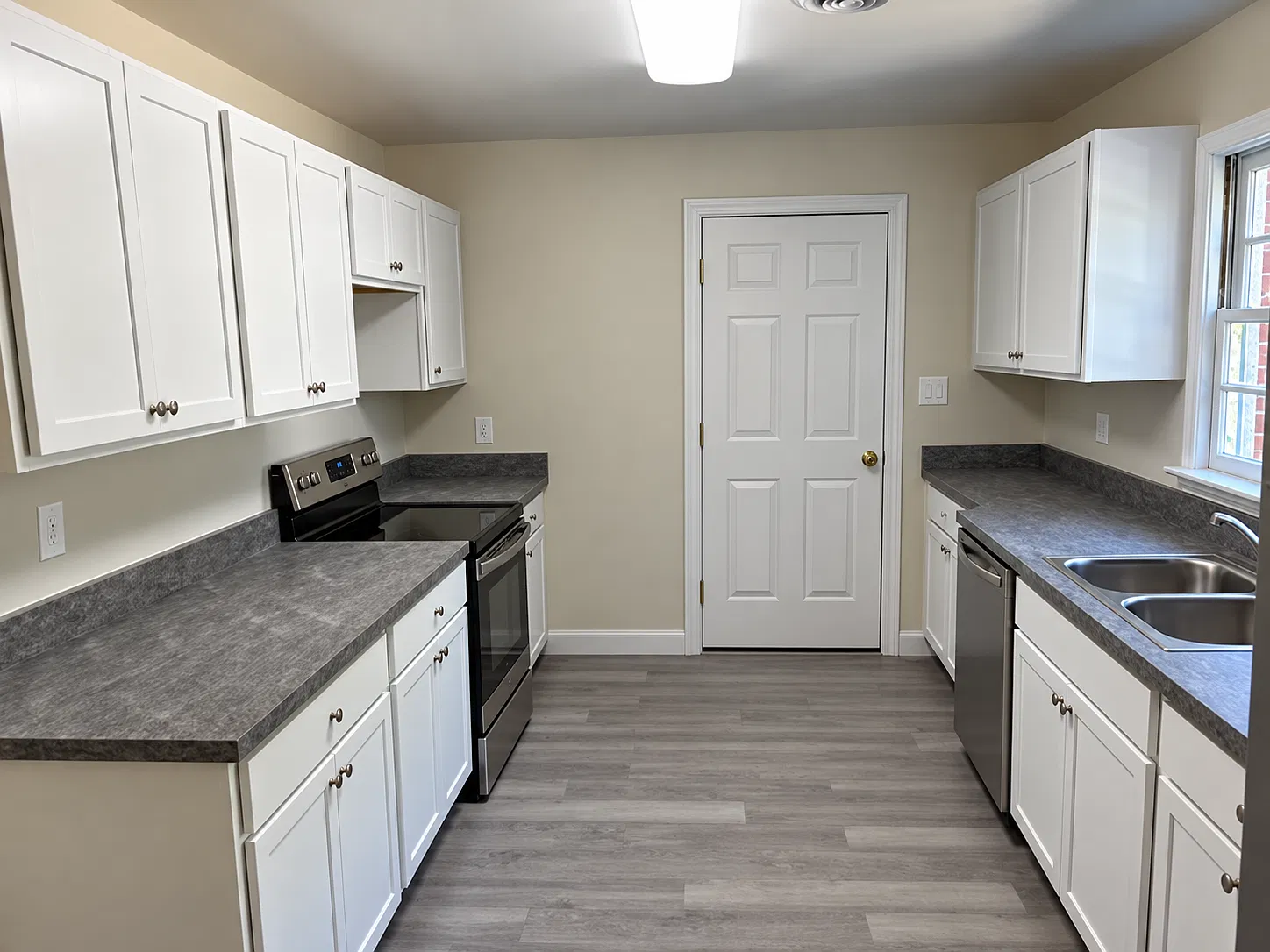 5825 Richmond Rd — Photo 3
