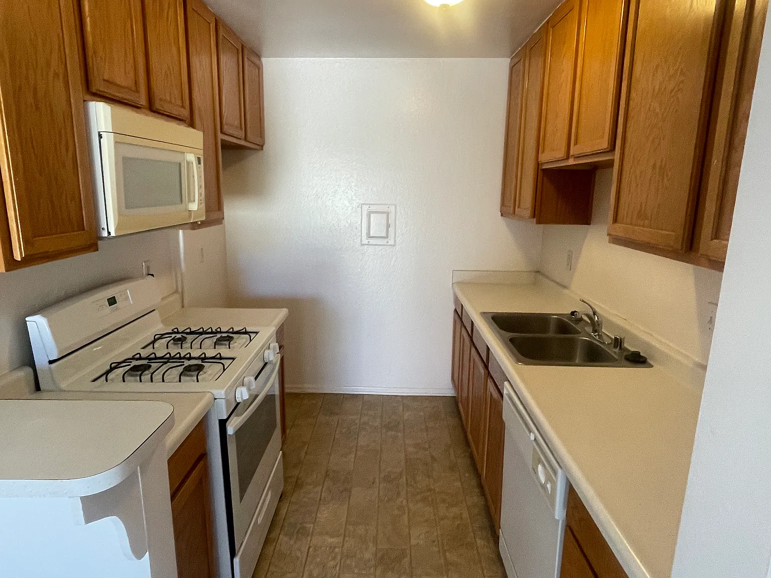 2 bed, 1020 sqft, $2,295 — Photo 2