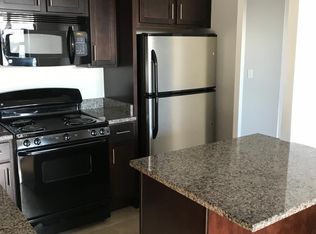 501 W Barry Ave #1, Chicago, IL 60657