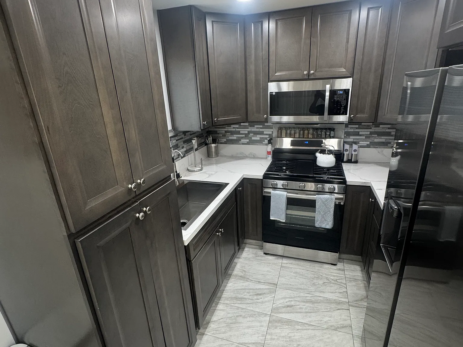 3 bed, 1067 sqft, $3,385 — Photo 1