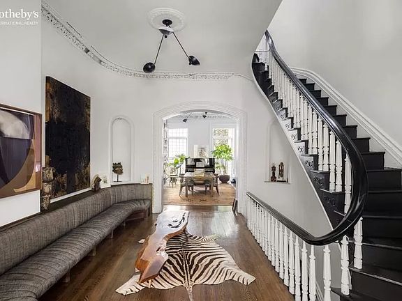 2nd image of 139 Lexington Ave