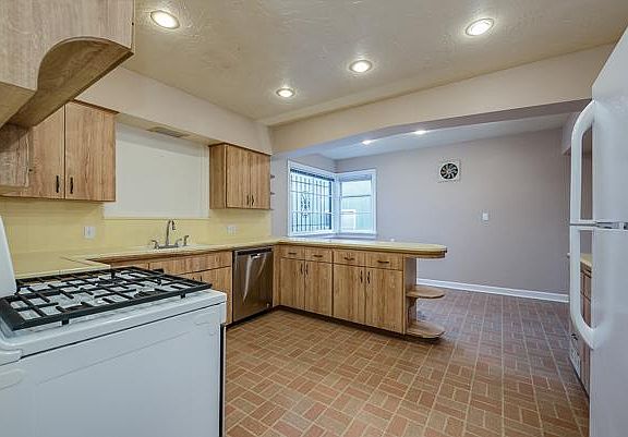 5th image of 11544 Greenwood Ave N #0