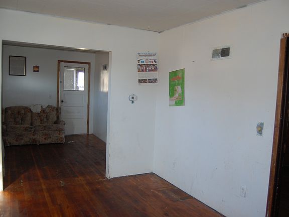 4th image of 1304 Burlington Ave