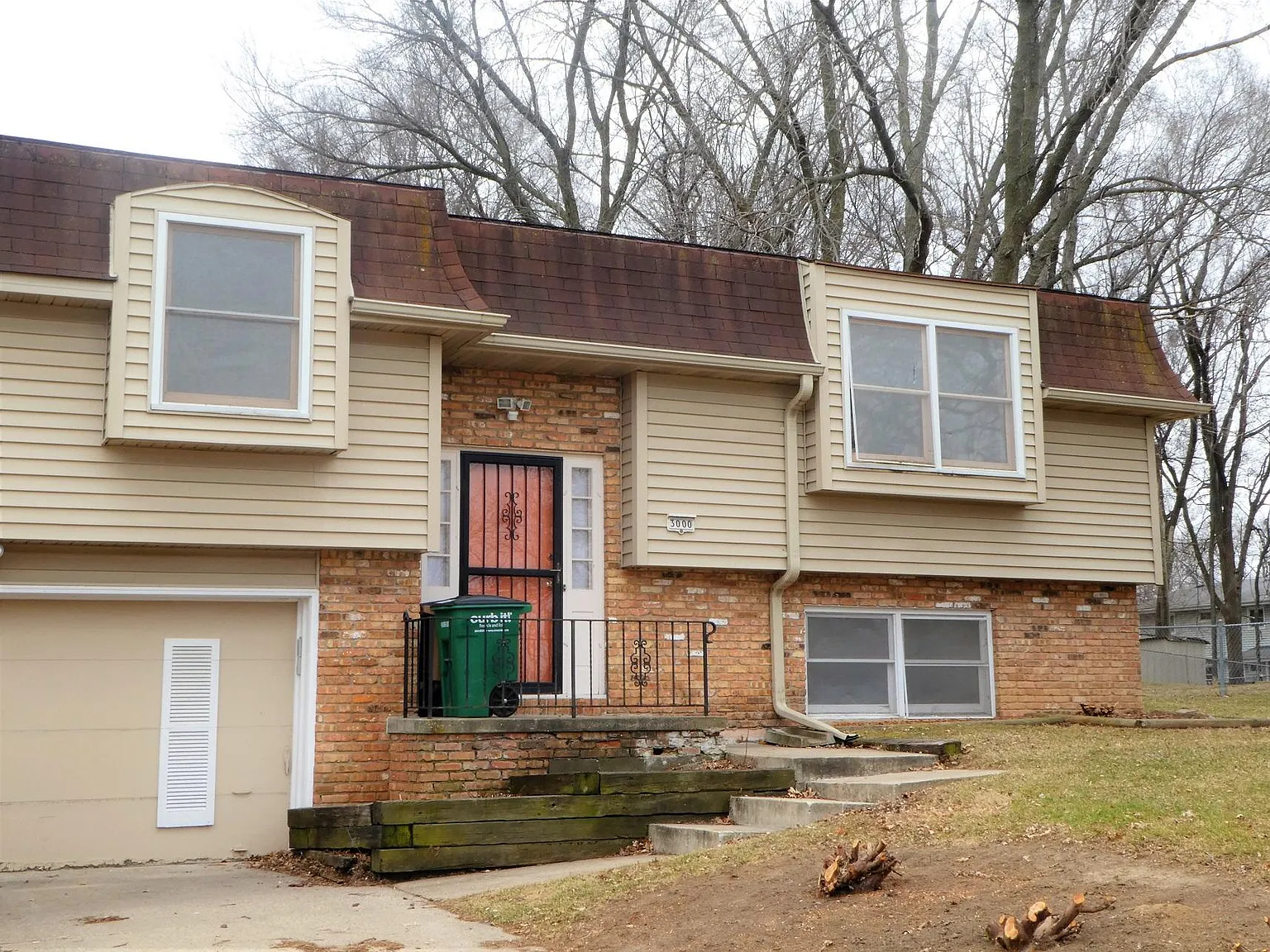 4 bed, 2.5 bath, 1880 sqft, $2,100 — Photo 1