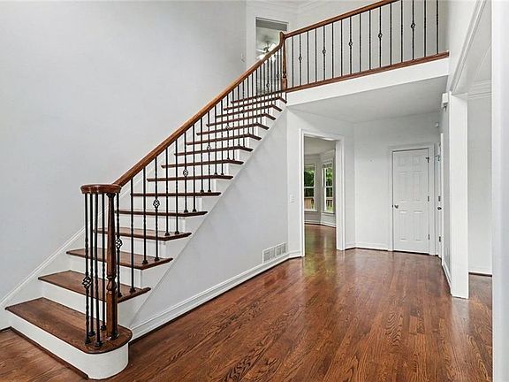 3rd image of 4645 Hamptons Dr