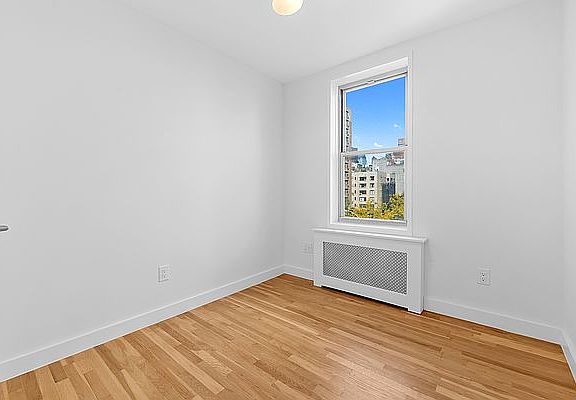 5th image of 200 E 17th St APT 4C