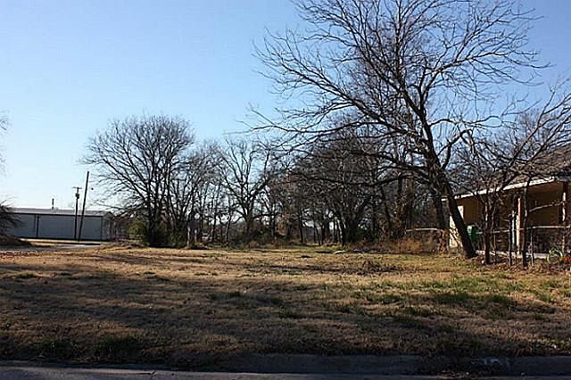 2nd image of 801 Buck St
