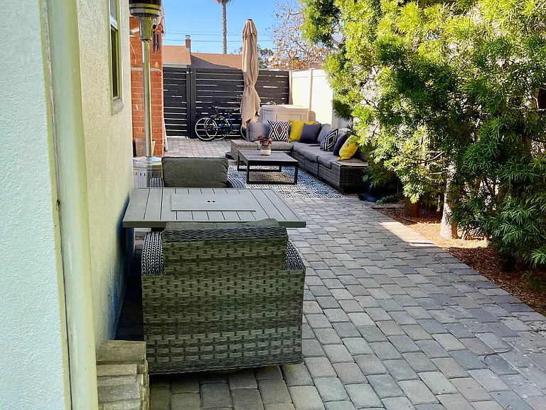 571 Park Dr — Photo 23