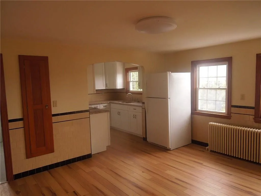 2 bed, 1.0 bath, 2378 sqft, $2,200 — Photo 3