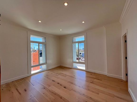 2nd image of 3215 1/2 Beverly Blvd APT 2