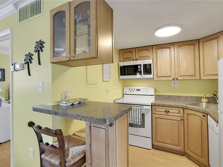 780 10th Ave S #22 — Photo 9