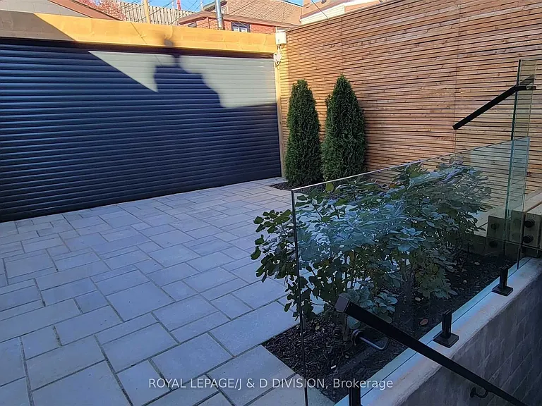 26 Henderson Ave #LOWER — Photo 10