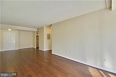 3rd image of 24 Courthouse Sq APT 201