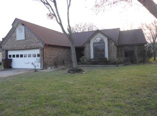 1011 Travis St, Lockhart, TX 78644