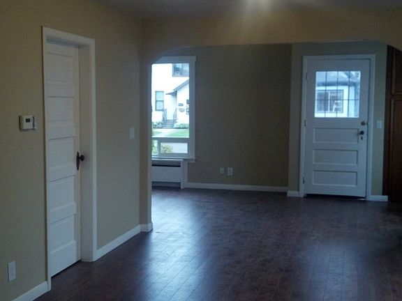 4th image of 4336 Yakima Ave