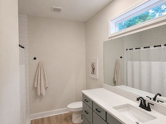 4th image of 150 Bartlett St #1
