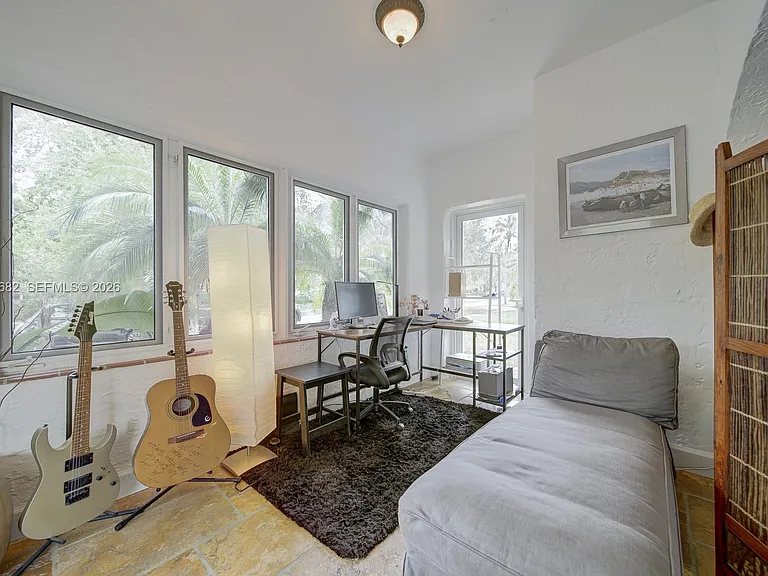 1212 Medina Ave — Photo 5