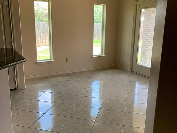 5th image of 2564 Windsor Pl