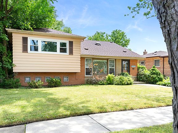 2nd image of 10617 Leclaire Ave