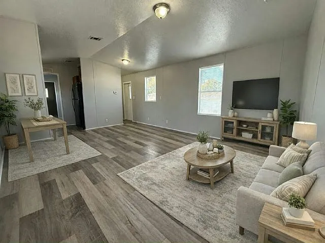 2 bed, 2.0 bath, 896 sqft, $1,775 — Photo 2
