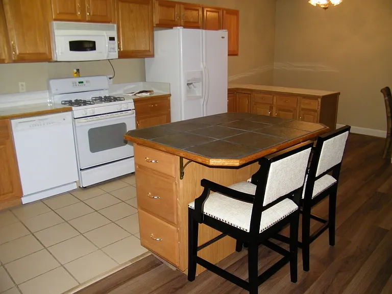 Eat in kitchen island.